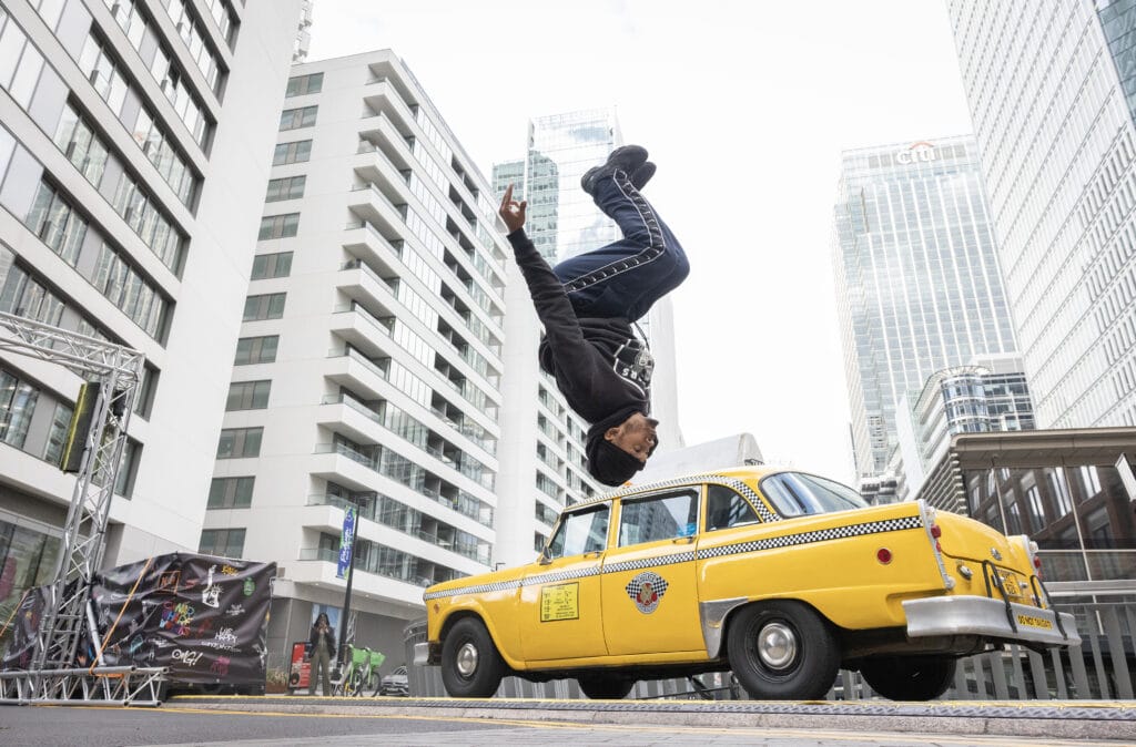Canary Wharf New York - Apartment Building - Yellow Cab